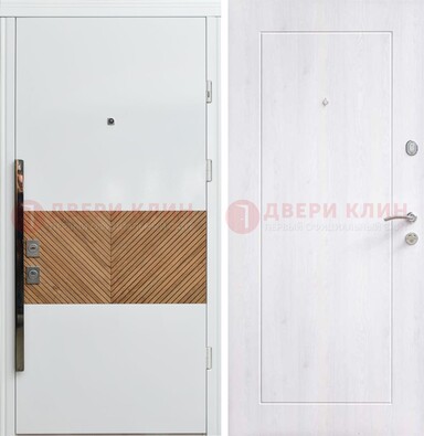 Белая железная дверь МДФ горизонтальной вставкой ДМ-265 в Видном