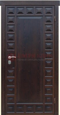 Темная железная дверь с массивом дуба ДМД-31 в Видном