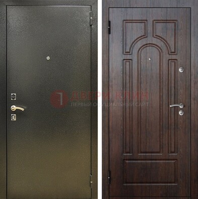 Железная темно-серая дверь с порошковым напылением и МДФ Тисненый орех ДП-275 в Видном