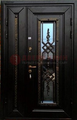 Парадная дверь со стеклом и ковкой ДПР-39 для квартиры в Видном