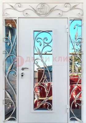 Белая входная дверь порошок со стеклом и ковкой ДСК-165 в Видном