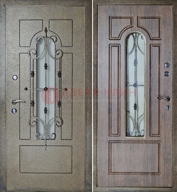Внешняя стальная дверь со стеклом и ковкой зеленой ДСК-22 в Видном