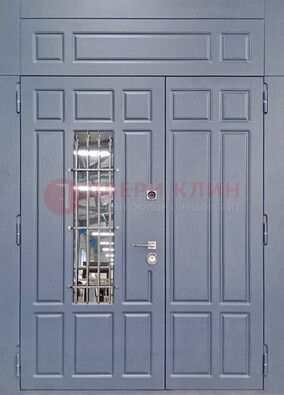 Серая двухстворчатая дверь Винорит со стеклом и ковкой ДСК-234 RAL 7024 в Видном