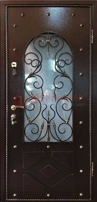 Влагостойкая дверь со стеклом и ковкой с декором ДСК-37 в Видном