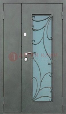 Двухстворчатая железная дверь со стеклом и ковкой ДСК-40 в Видном