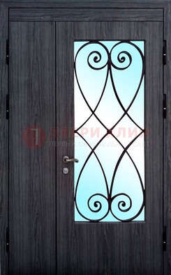 Стальная дверь со стеклом и ковкой ДСК-69 в деревянный дом в Видном