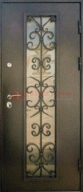 Входная дверь Дверь со стеклом и ковкой черного цвета ДСК-76 для веранды в Видном