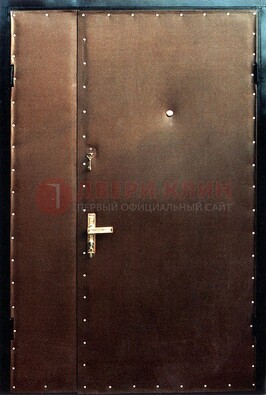 Коричневая тамбурная дверь с оформлением ДТМ-40 в Видном