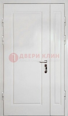 Полуторная металлическая дверь с МДФ в белом цвете ПЛ-24 в Видном