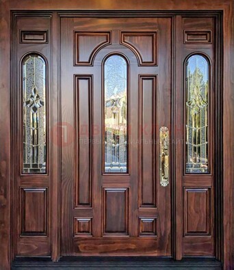 Железная классическая дверь с массивом дуба и витражом ВЖ-18 в Видном